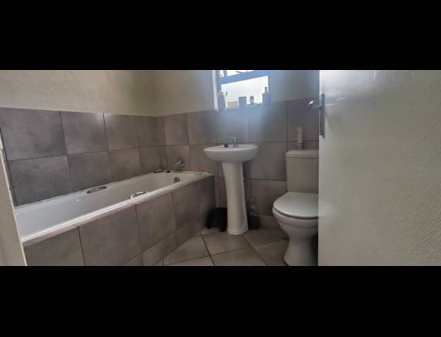 2 BEDROOM TOWNHOUSE FOR SALE IN WILFORDON